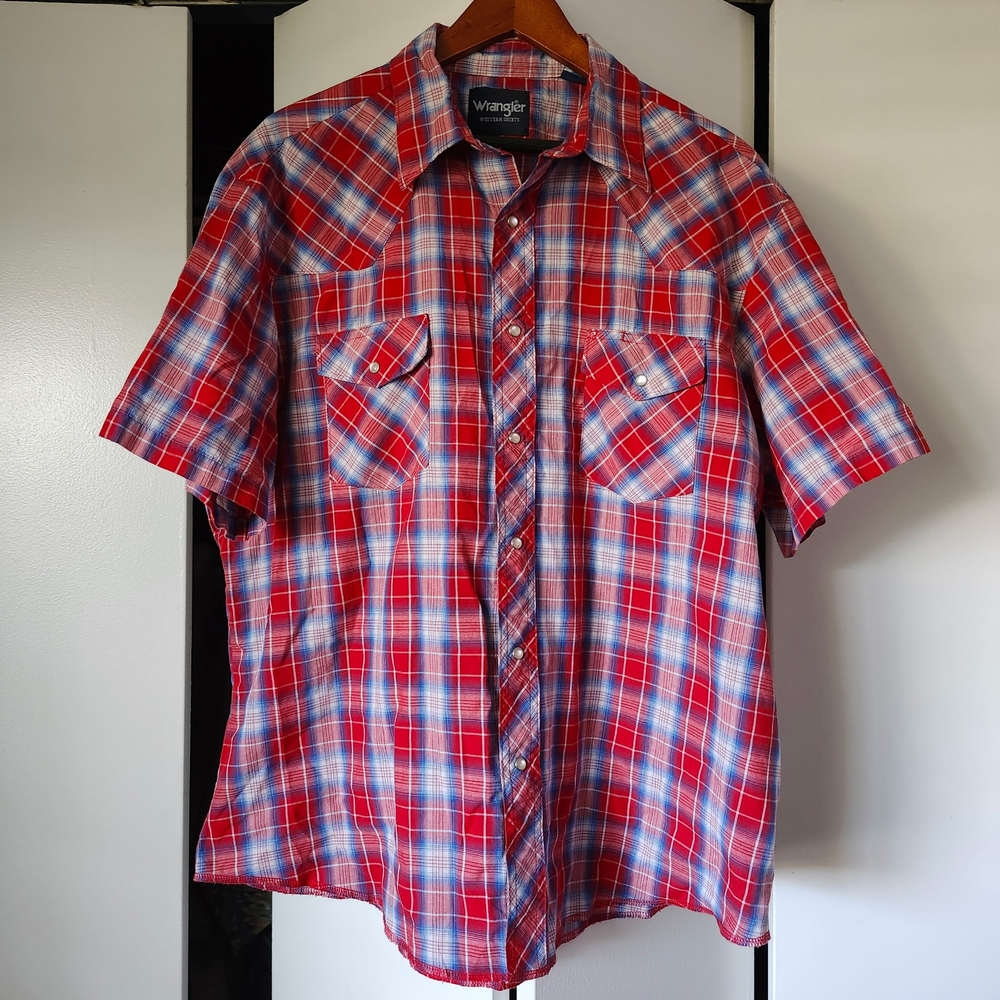 Wrangler Men's Short Sleeve Red Plaid Button Up Shirt